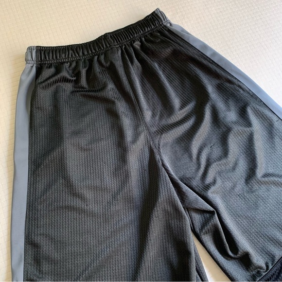 $DROP⬇️ Nike black/gray athletic shorts - Picture 8 of 15